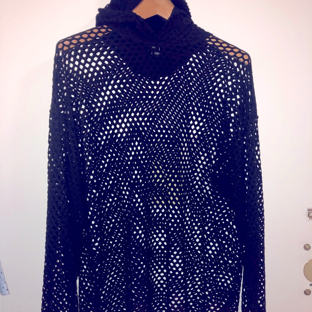 🧣🧣🧣Men’s black Forever 21 mesh size L hoodie.